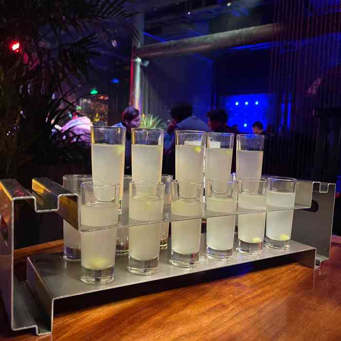 贰麻酒馆(南长街斗酒场店)-"「鹤顶红」传说中二麻最上头的酒,有一种