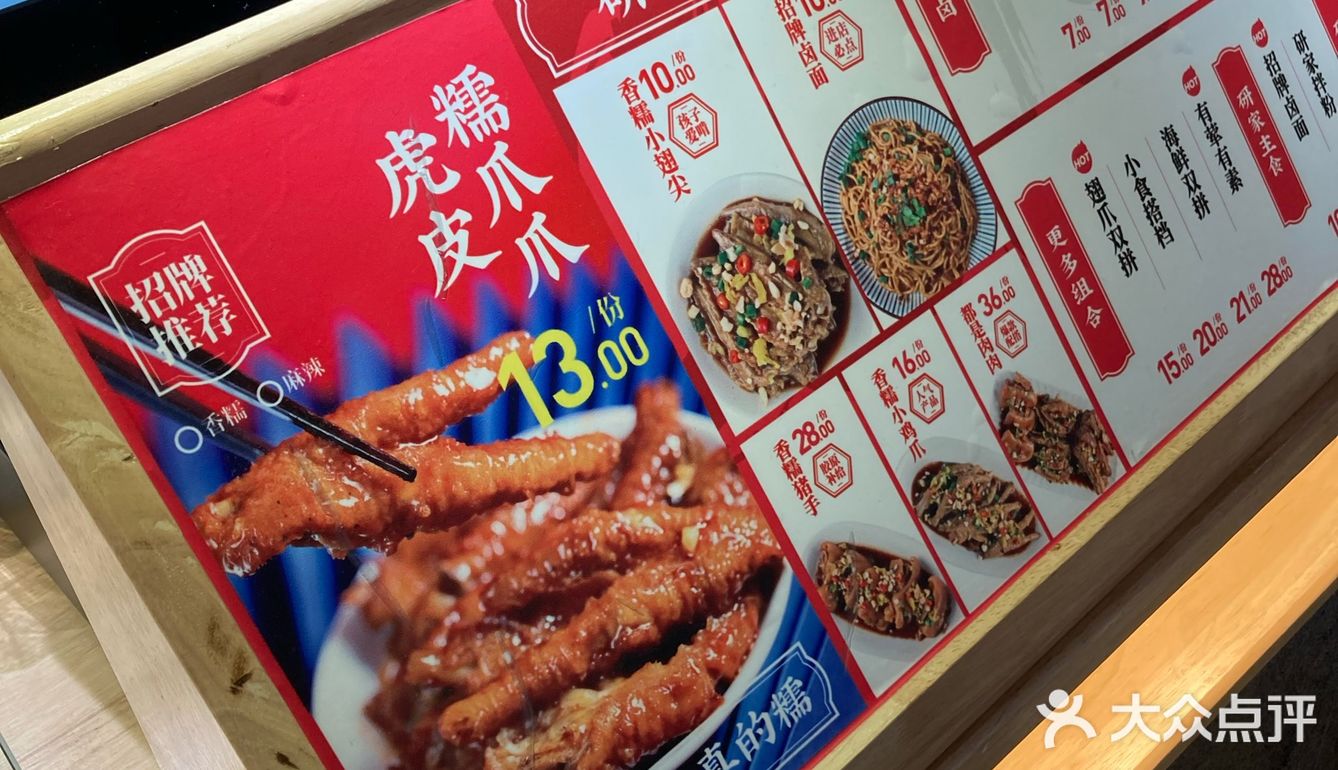 人挺多的，服务一般般，产品挺多的，丰富
