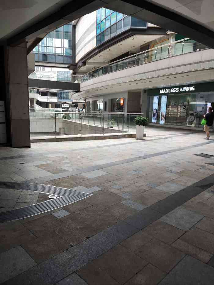 正大乐城(宝山店)-"商场整体还是不错的,商家也非常多,交通非.