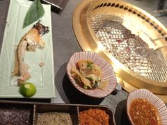 -铭牛烧肉·和牛海鲜自助(高新月牙湖店)
