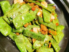 肉沫煨豆角-小六汤包砂煲菜(文景路店)