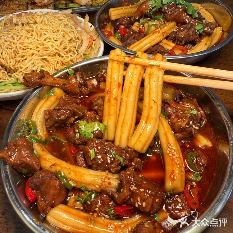 非遗羊肉白串和耗儿粉烧鸭也是经典，每次来必点！