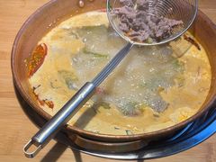-洱火云南酸菜牛肉火锅(石景山当代商城店)