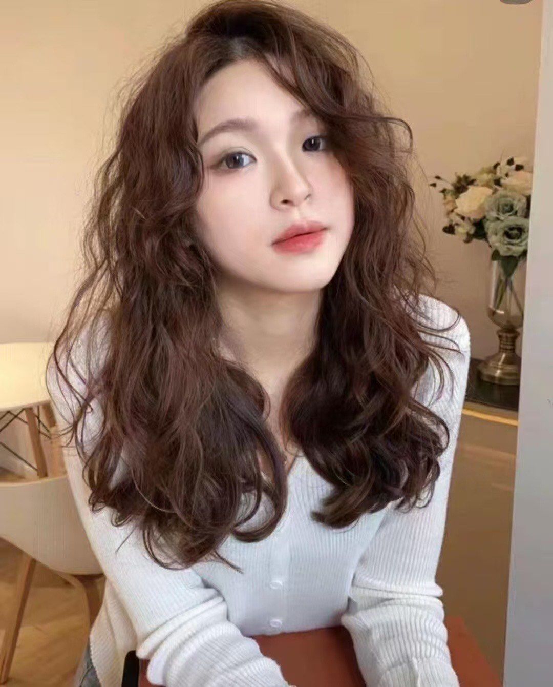 蛋蛋卷是一种发型,属于卷发的一种类型.它