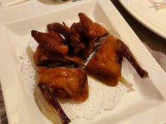 吊烧乳鸽-香云轩·顺德菜(香云纱园林酒店店)