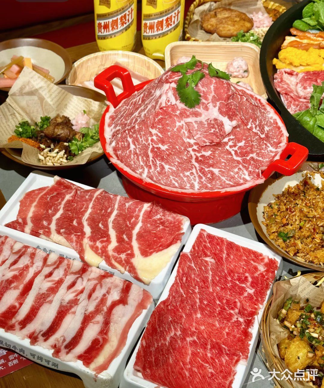 通通畅吃好吗？两盘就回本啊 第二层则酸汤火锅