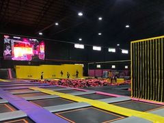 -嘿哟动霸CHUA·新潮玩运动娱乐中心·蹦床滑冰团建乐园