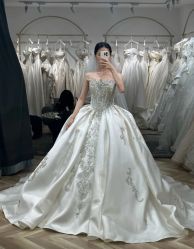 -予白婚纱礼服馆