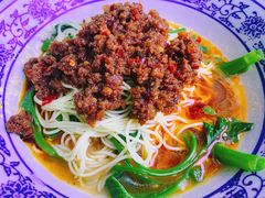 -渝之汇牛肉豌杂面