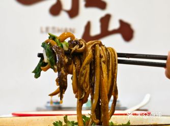 一口鳝丝一口面，才是地道乐山味