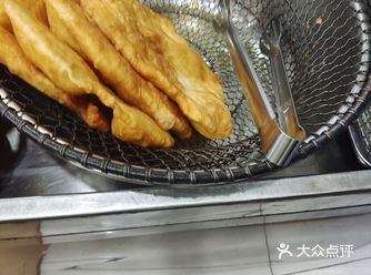 油饼是西安街头热卖小吃之一