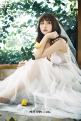 俏皮可爱-巴黎婚纱摄影工作室