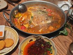 -野山舂·贵州现舂酸汤火锅(鸿通城店)