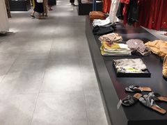 -URBAN REVIVO(欢乐海岸购物中心店)