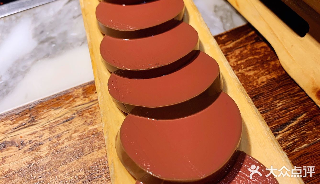 边涮肉边喝汤的火锅店