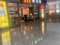 -麦当劳(上海虹桥站30B检票口楼上)