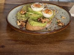 牛油果煮蛋吐司-RAC BAR(安福路店)