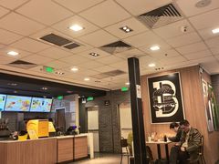 -麦当劳(上海虹桥站30B检票口楼上)