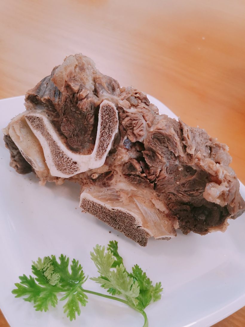 【招牌牛龙骨】,15元一根.