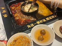 -老牌坊云南鱼豆花火锅(哈西万达店)
