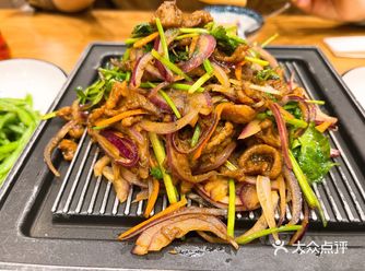去之前看到一个评论“西北菜的味道，广东菜的量”