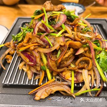 去之前看到一个评论“西北菜的味道，广东菜的量”