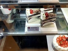 樱桃黑森林蛋糕-85度C(广州石牌桥店)
