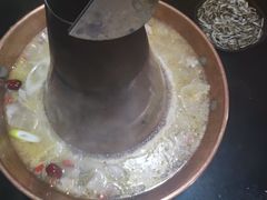 -果松木炭酸菜铜火锅·外婆参鸡汤