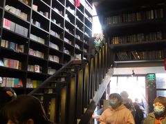 -钟书阁(松江泰晤士小镇店)