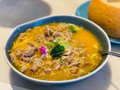 黄椒酸菜汤浸澳洲肥牛-港丽餐厅(高德置地店)