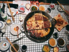 九宫格红汤锅-董眼镜火锅(洪崖洞总店)
