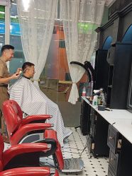 -老男孩男士理容馆·理发·烫染·修面