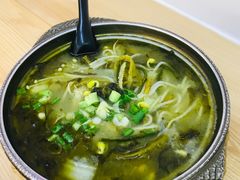 酸菜毛肚米线-周氏砂锅米线