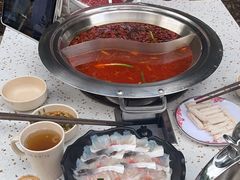 -老房老舍重庆火锅(假日城市店)