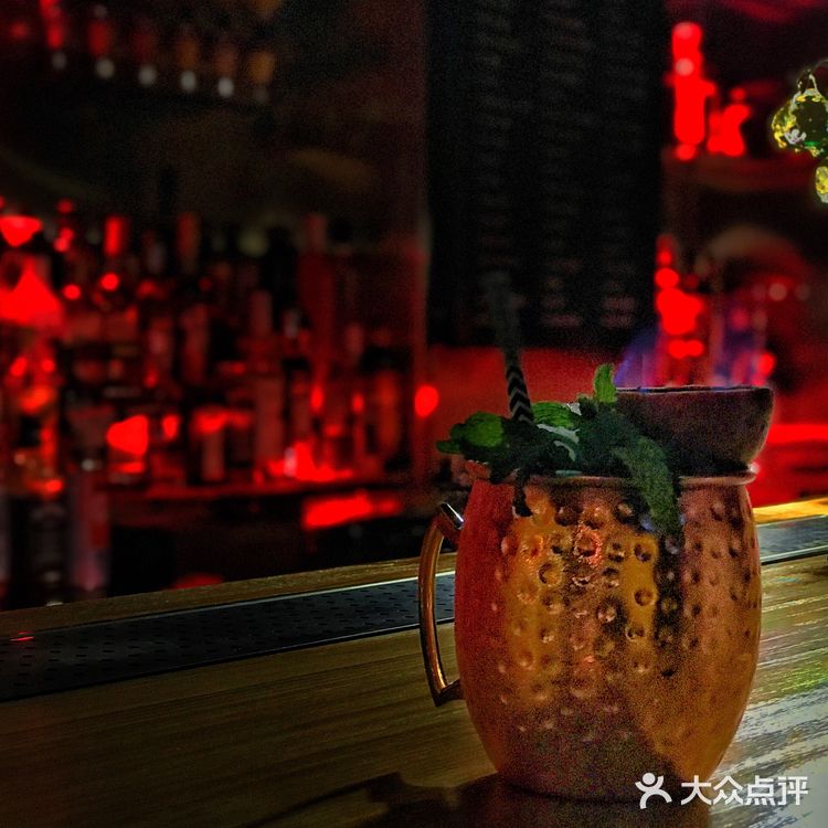 高颜值的一家酒吧哦