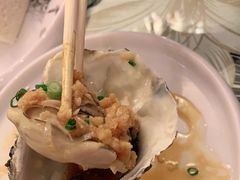生吃生蚝赤贝-老虎滩船说·海胆水饺·大连海鲜(老虎滩店)