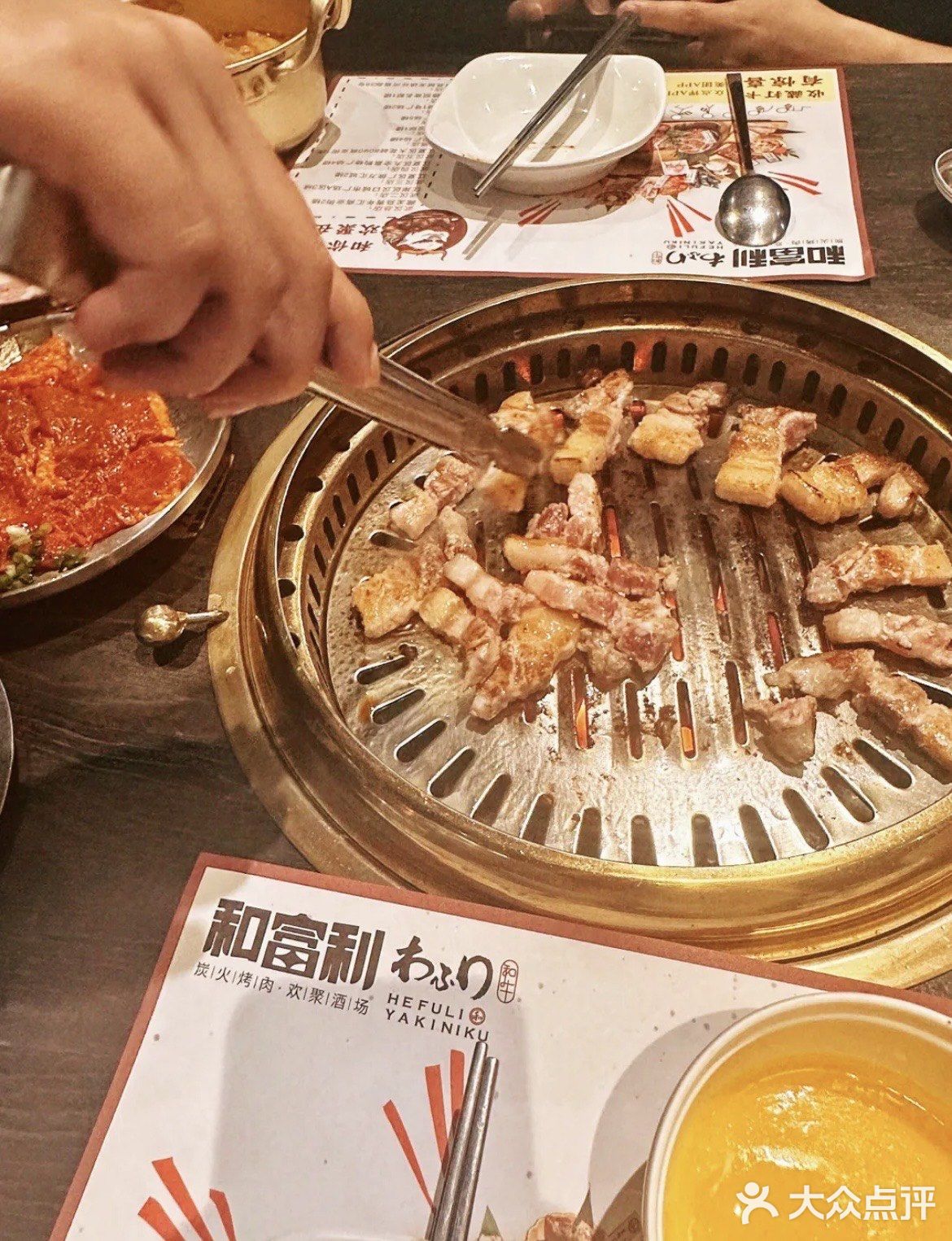 就是要大口吃肉，shuang[调皮]