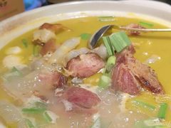 -帅巴人舅母子腊蹄民俗村