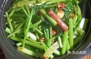 Braised Sausage with Chinese Cabbage in Clay Pot