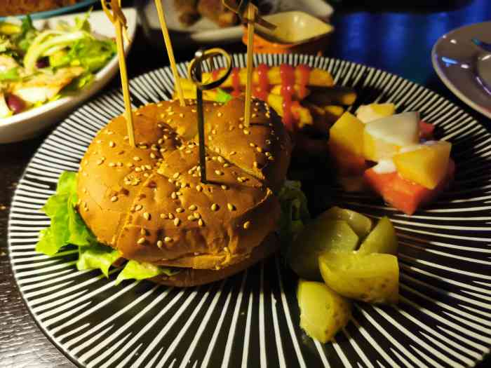 v  play house音乐餐厅-"[薄荷]环境: 环境很好 提前打电话问.