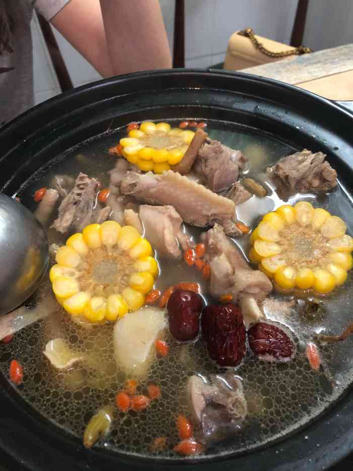 炭炉鸡(洛溪店)-"点了招牌的石橄榄鸡煲,份量很足,很入味.