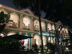 白天可以坐二楼阳台-星巴克臻选(广州沙面店)