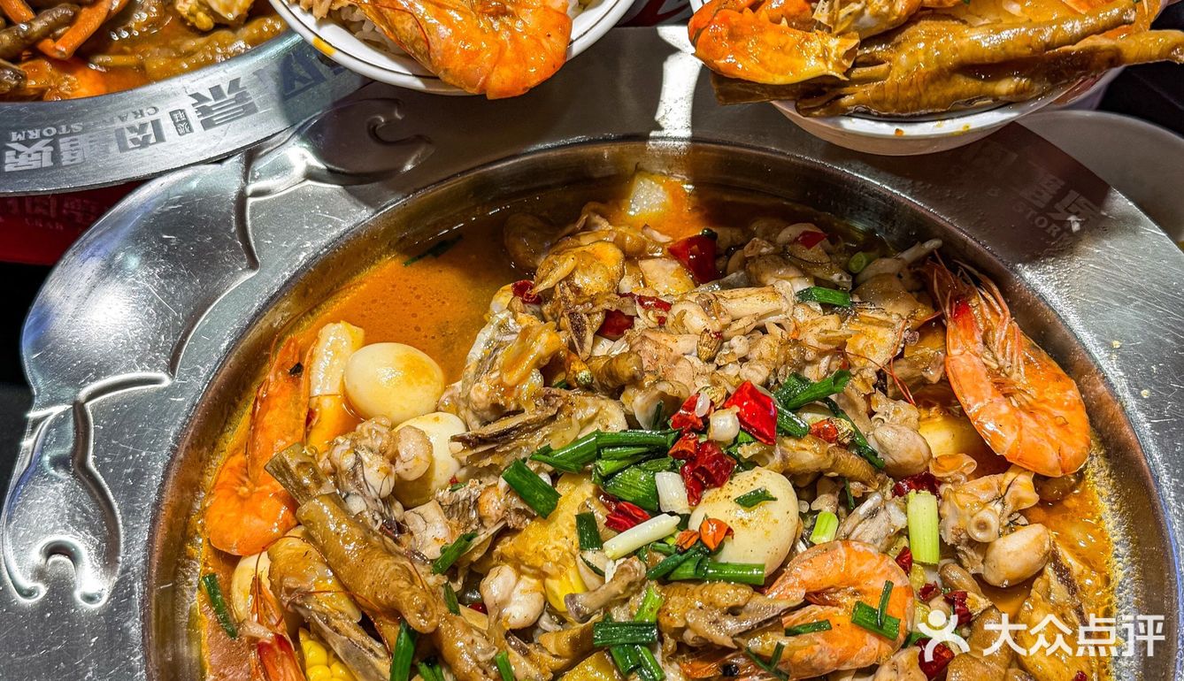 这么多年味道一直没变~点了牛蛙鸡爪和肉蟹煲 很入味