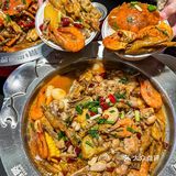 这么多年味道一直没变~点了牛蛙鸡爪和肉蟹煲 很入味