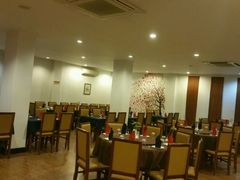 -Neary Khmer Restaurant