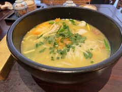 -银米·云南传统过桥米线(双廊黑金冠店)