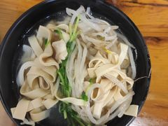 -丽虹云南过桥米线(兴工街店)