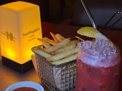 -FOUR PLAY BAR
