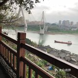 周末雨天大渡口义渡古镇人很少，有室内停车场