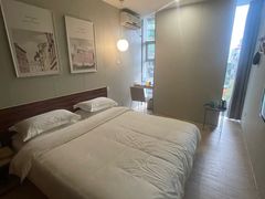 -卡罗酒店(东门晒布地铁站店)